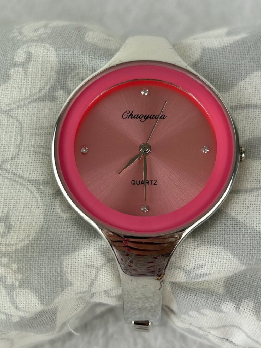 Chaoyada Women's Silver Tone watch Quartz Round Dial Steel metal Band Pink